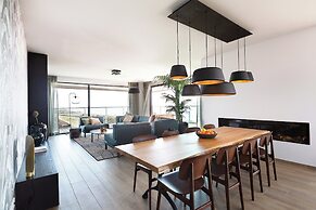 Chic Apartment for 8 With Seaview