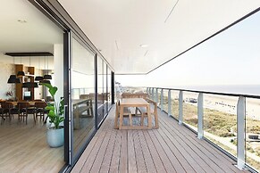Chic Apartment for 8 With Seaview
