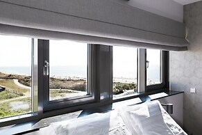 Chic Apartment for 8 With Seaview