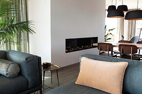 Chic Apartment for 8 With Seaview