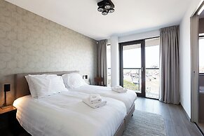 Chic Apartment for 8 With Seaview