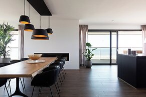 Chic Apartment for 8 With Seaview