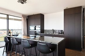 Chic Apartment for 8 With Seaview
