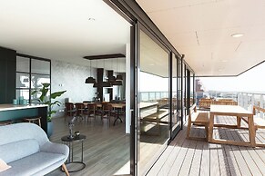 Chic Apartment for 8 With Seaview