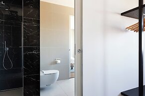 Chic Apartment for 8 With Seaview
