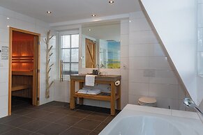 Grand Villa With Sauna & Jacuzzi