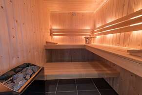 Grand Villa With Sauna & Jacuzzi