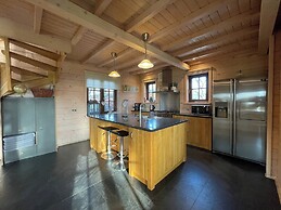 Villa With Sauna & Tub