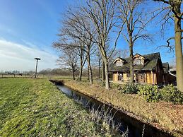 Villa With Sauna & Tub