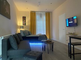 Apartment Sleeps 3 With Parking and Garden