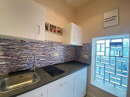 Apartment Sleeps 3 With Parking and Garden