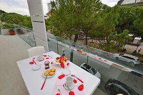 Relaxing Stay in a Beachside Flat