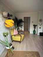 House - Sleeps 6 - Private Garden & Parking