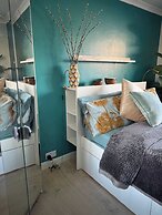 House - Sleeps 6 - Private Garden & Parking
