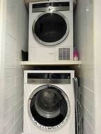 House - Sleeps 6 - Private Garden & Parking