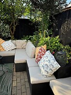 House - Sleeps 6 - Private Garden & Parking