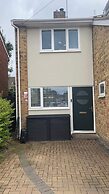 House - Sleeps 6 - Private Garden & Parking