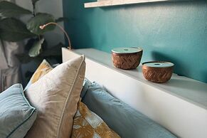 House - Sleeps 6 - Private Garden & Parking