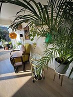 House - Sleeps 6 - Private Garden & Parking
