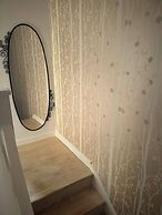 House - Sleeps 6 - Private Garden & Parking