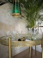 House - Sleeps 6 - Private Garden & Parking