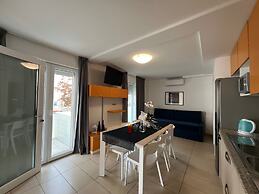 Seaside Flat With Spacious Balcony