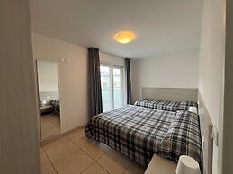 Seaside Flat With Spacious Balcony