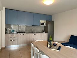 Beachside Flat With Spacious Balcony