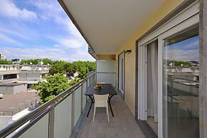 Modern Seaside Apartment With Balcony