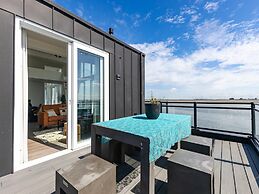 Penthouse With Beach View
