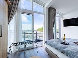 Penthouse With Beach View