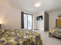 Central Flat 150 mt From Beach