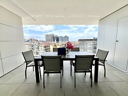 Spacious Apartment Near Beach