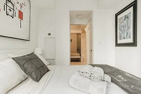Luxury Suites Downtown with Parking