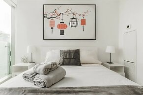 Luxury Suites Downtown with Parking