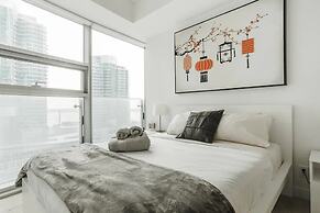 Luxury Suites Downtown with Parking