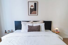 Comfortable Stay for 2 Easy City Access