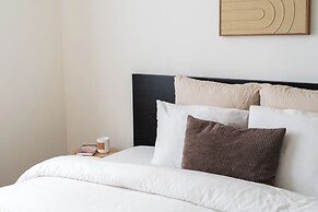 Comfortable Stay for 2 Easy City Access