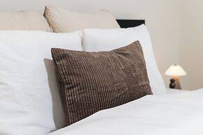 Comfortable Stay for 2 Easy City Access