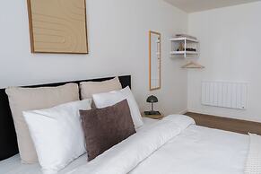 Comfortable Stay for 2 Easy City Access