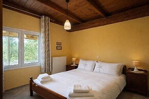 Quiet Two-level Mountain Villa Dorothy Polydrosos