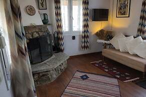 Quiet Two-level Mountain Villa Dorothy Polydrosos