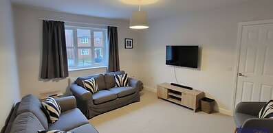 4Br Contractor House ,sleeps 9 , Parking