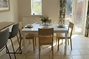 4Br Contractor House ,sleeps 9 , Parking