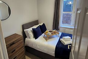 4Br Contractor House ,sleeps 9 , Parking
