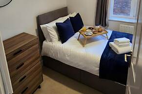 4Br Contractor House ,sleeps 9 , Parking