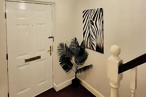 4Br Contractor House ,sleeps 9 , Parking