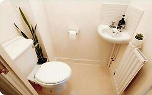 4Br Contractor House ,sleeps 9 , Parking