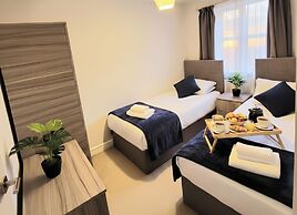 4Br Contractor House ,sleeps 9 , Parking