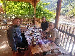 Kapuzbasi Uçar Pansiyon